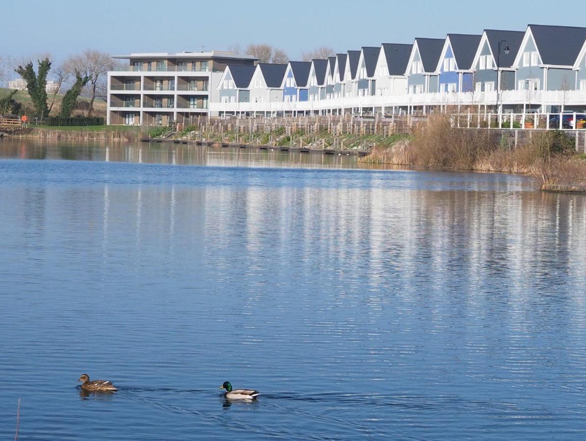 Lakeside Lux Bedroom With Parking, M4 Jct 11, Next To Train Station Reading Exterior photo