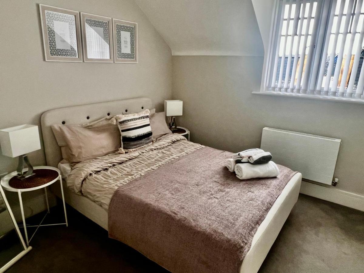 Lakeside Lux Bedroom With Parking, M4 Jct 11, Next To Train Station Reading Exterior photo