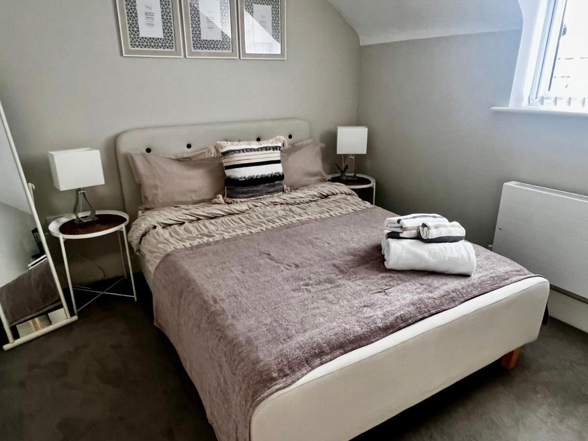 Lakeside Lux Bedroom With Parking, M4 Jct 11, Next To Train Station Reading Exterior photo