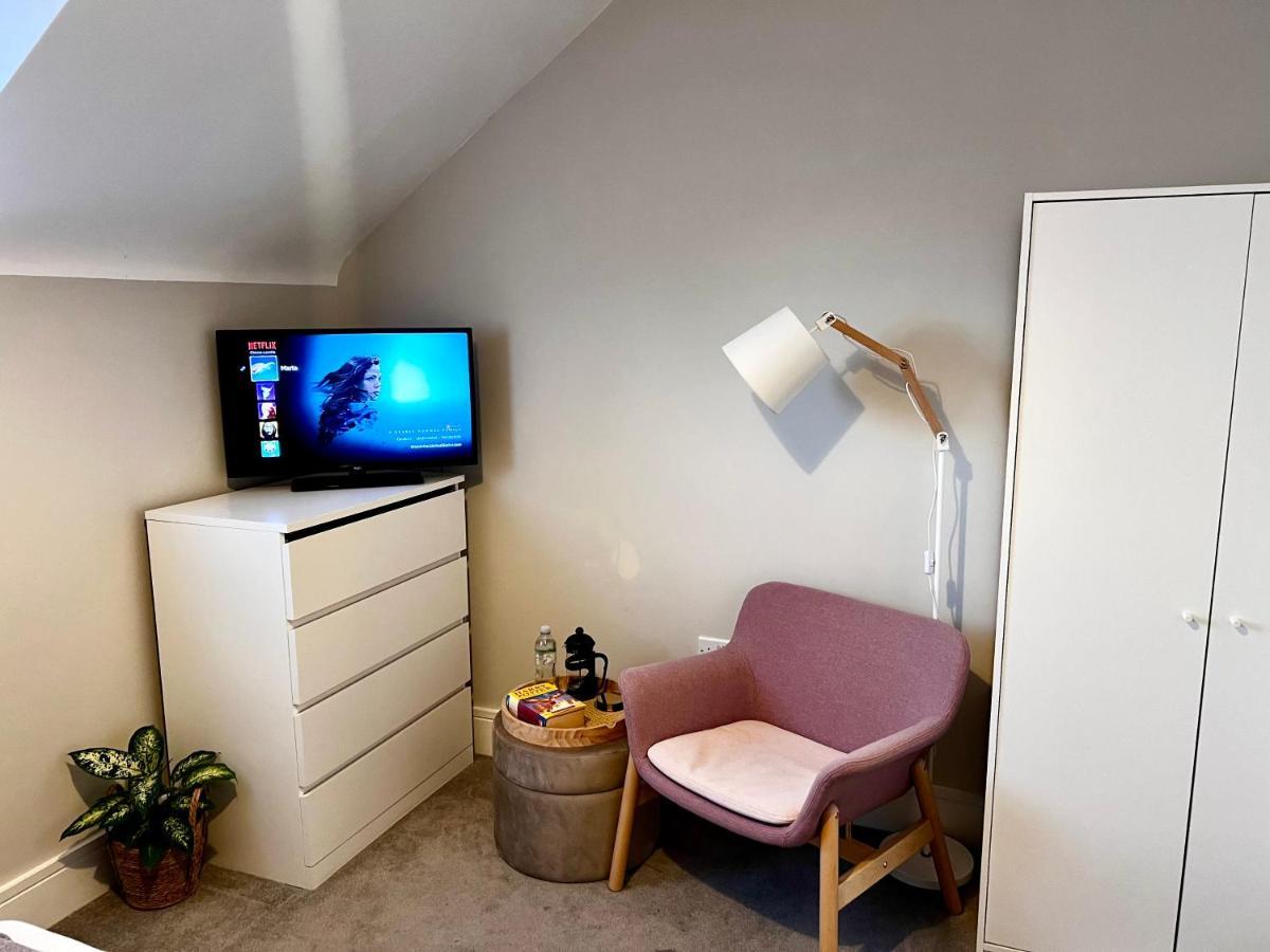 Lakeside Lux Bedroom With Parking, M4 Jct 11, Next To Train Station Reading Exterior photo